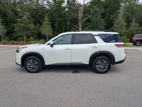 Used 2024 Nissan Pathfinder SV FWD image 6