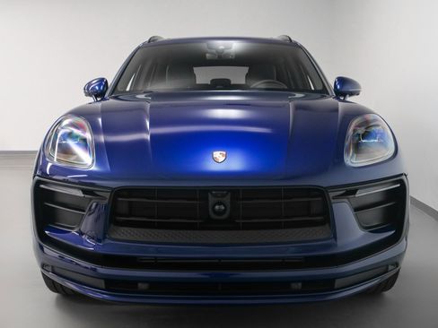 Certified 2025 Porsche Macan image 8