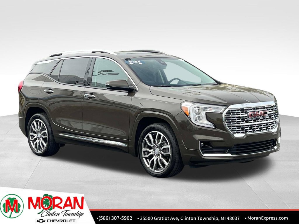 Used 2023 GMC Terrain Denali w/ Denali Premium Package AWD/4WD image 9