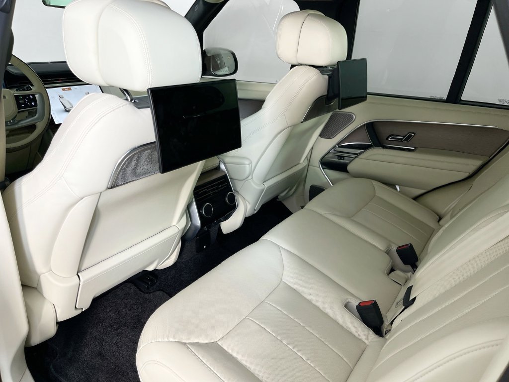 Used 2025 Land Rover Range Rover Autobiography AWD/4WD image 32