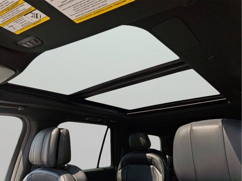 New 2026 Lincoln Navigator Reserve w/ Jet Appearance Package AWD/4WD image 11
