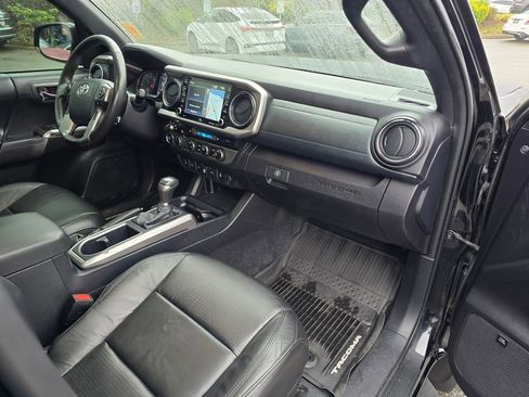 Used 2020 Toyota Tacoma Limited image 11