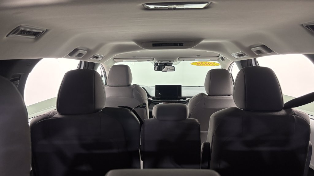 Certified 2026 Toyota Sienna LE FWD image 40