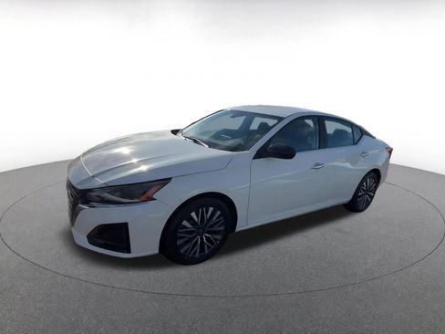 Used 2025 Nissan Altima 2.5 SV image 8