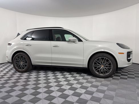Certified 2026 Porsche Cayenne AWD/4WD image 8