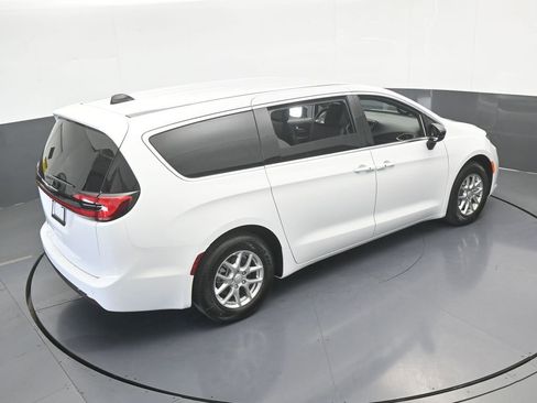 New 2026 Chrysler Pacifica Select image 44