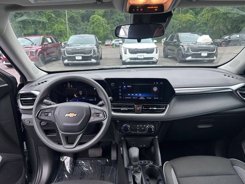 Used 2025 Chevrolet TrailBlazer LT FWD image 36