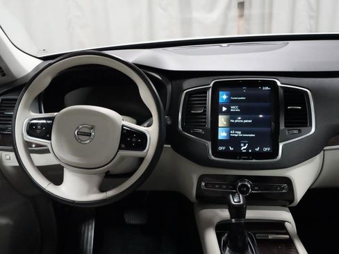 Used 2019 Volvo XC90 T6 Momentum w/ Protection Package Premier AWD/4WD image 3