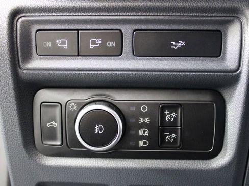 Used 2023 Ford F150 Lariat w/ FX4 Off-Road Package image 22