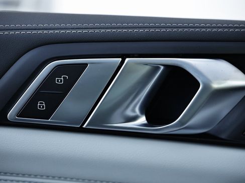 New 2026 BMW X5 xDrive40i w/ Climate Comfort Package image 15