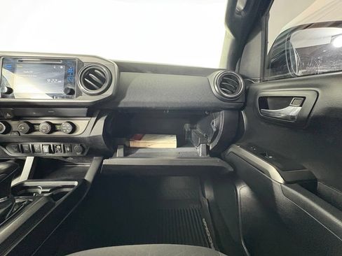 Used 2019 Toyota Tacoma TRD Sport w/ Technology Package AWD/4WD image 25