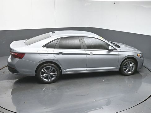 Used 2023 Volkswagen Jetta SE image 46