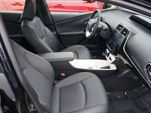 Used 2016 Toyota Prius Four w/ Advanced Technology Package FWD image 33