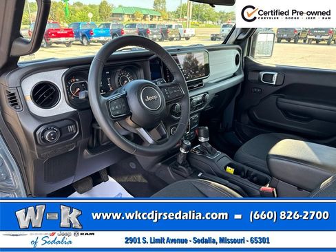 Certified 2025 Jeep Gladiator Sport AWD/4WD image 21