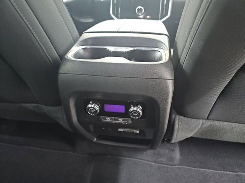 Used 2025 GMC Acadia Elevation image 22