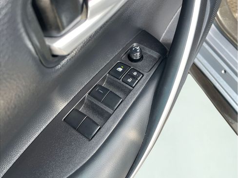 Certified 2025 Toyota Corolla SE w/ Convenience Package FWD image 3