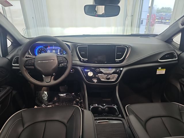 New 2027 Chrysler Pacifica Limited AWD/4WD image 12