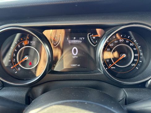 Used 2023 Jeep Wrangler Sport image 8