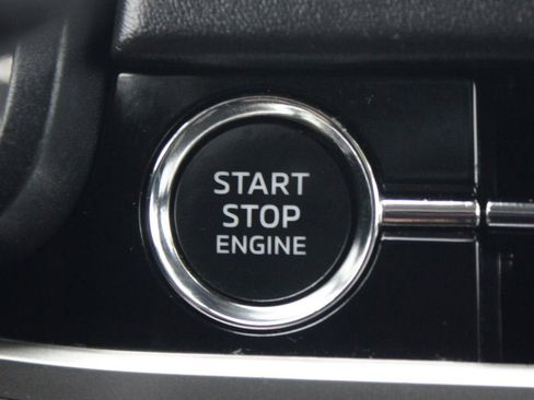 Used 2024 Mitsubishi Outlander SE image 9