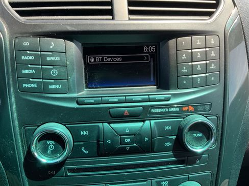 Used 2017 Ford Explorer XLT FWD image 35