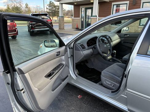 Used 2005 Toyota Camry LE image 8