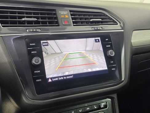 Used 2020 Volkswagen Tiguan SE R-Line FWD image 20