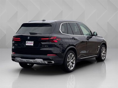 Used 2024 BMW X5 xDrive50e image 4