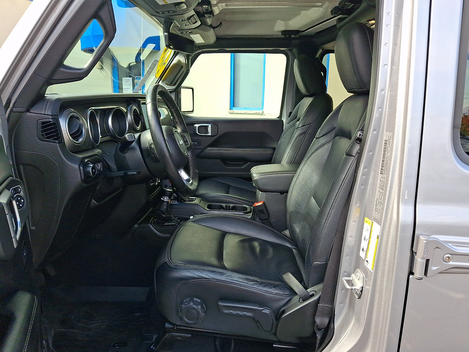Used 2019 Jeep Wrangler Unlimited Sahara AWD/4WD image 13
