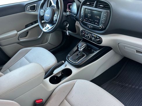 Certified 2025 Kia Soul LX FWD image 17