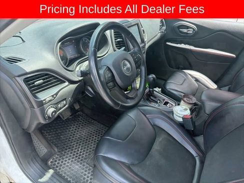 Used 2019 Jeep Cherokee Trailhawk w/ Comfort/Convenience Group AWD/4WD image 13