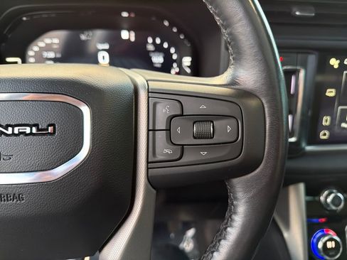 Used 2022 GMC Yukon Denali image 22