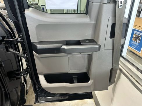 Used 2017 Ford F150 XLT w/ Equipment Group 302A Luxury image 33