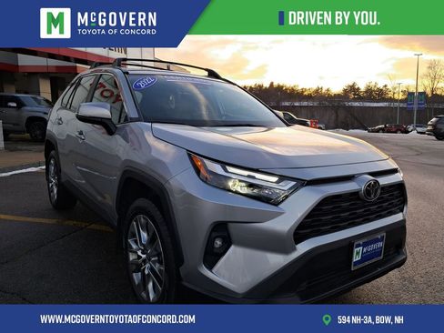 Used 2022 Toyota RAV4 XLE Premium image 9