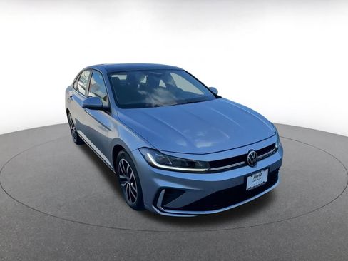 Used 2025 Volkswagen Jetta SE image 3