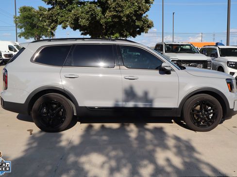 Used 2025 Kia Telluride EX X-Line AWD/4WD image 2