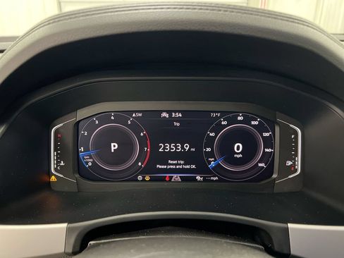 Used 2023 Volkswagen Atlas SE w/ Panoramic Sunroof Package FWD image 12