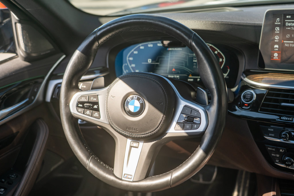 Used 2023 BMW M550i xDrive w/ Dynamic Handling Package AWD/4WD image 24