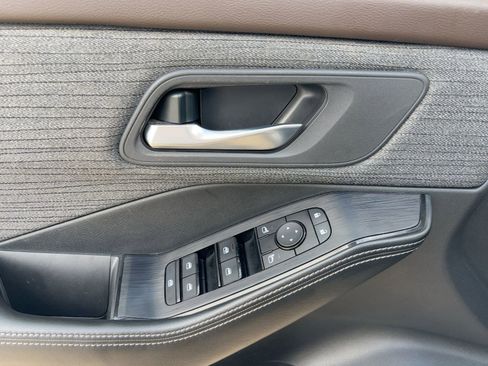 Used 2023 Nissan Rogue SV image 20