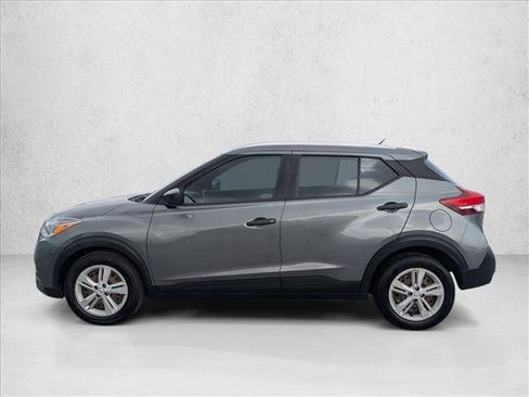 Used 2018 Nissan Kicks S image 9