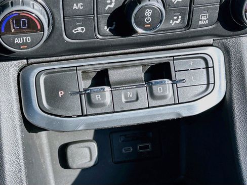 Used 2021 GMC Acadia SLT w/ LPO, Floor Liner Package FWD image 29