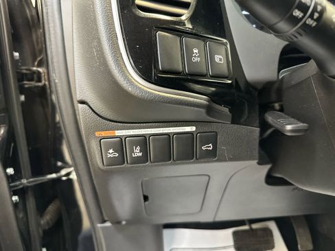 Used 2020 Mitsubishi Outlander SEL image 22