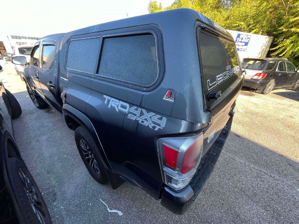 Used 2021 Toyota Tacoma TRD Sport w/ Technology Package AWD/4WD image 3