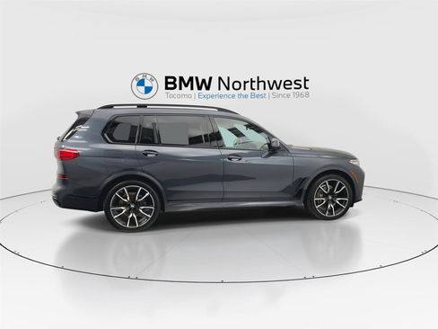 Used 2022 BMW X7 xDrive40i w/ M Sport Package AWD/4WD image 4