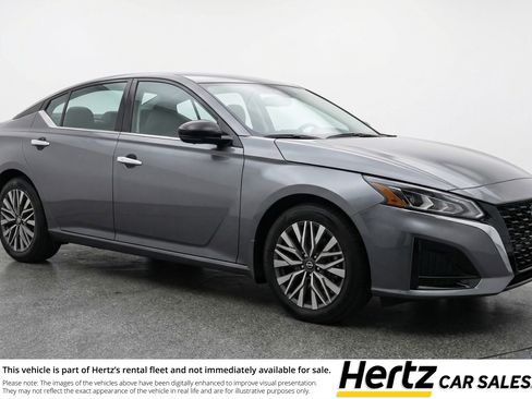 Used 2025 Nissan Altima 2.5 SV FWD image 1