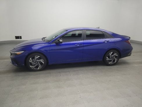 Used 2025 Hyundai Elantra Sport FWD image 2