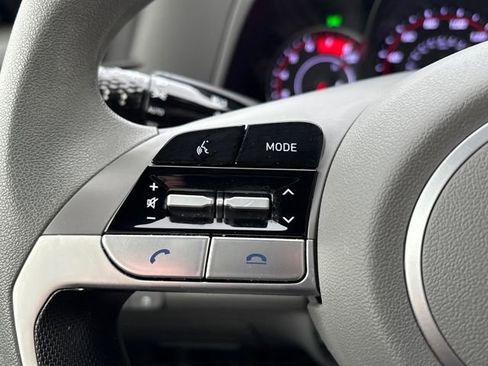 Used 2023 Hyundai Elantra SEL image 17