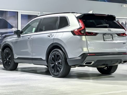 Used 2023 Honda CR-V Sport Touring image 3