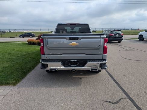 Used 2023 Chevrolet Silverado 1500 LT AWD/4WD image 9