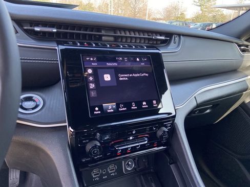 Used 2024 Jeep Grand Cherokee L Laredo image 36