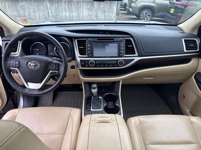 Used 2016 Toyota Highlander Limited Platinum AWD/4WD image 13